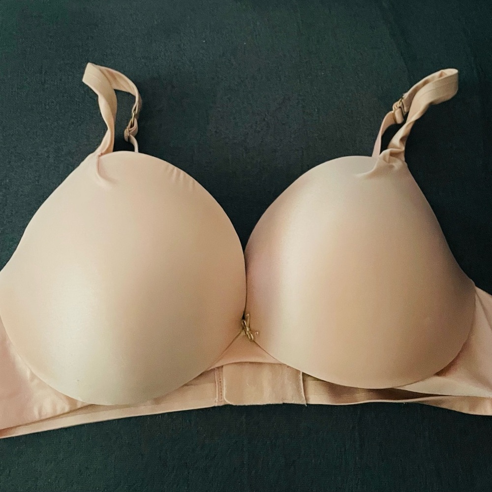 Victoria's Secret Plunge/Plongeant Beige Bra 38D